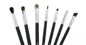 The minimum set of makeup brushes