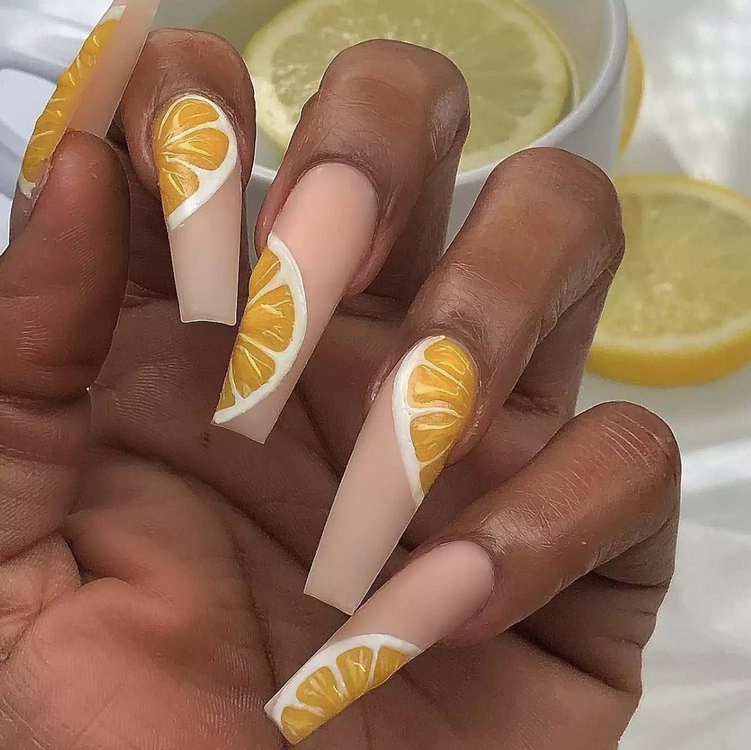 Manicure at sea 2024: the best nail ideas for holidays with a tropical vibe