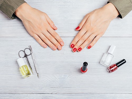 How to DIY Nail Polish in 4 Simple Steps - GlobalFashion