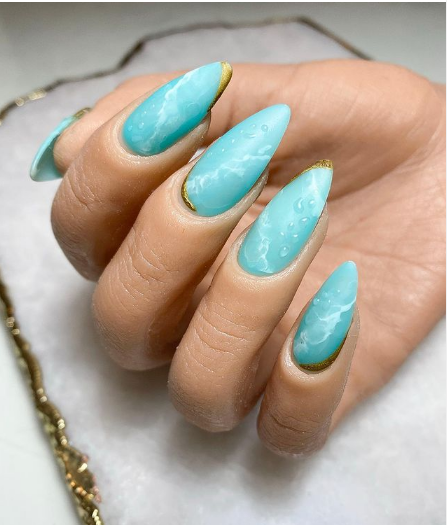 Design de unghii inspirat de jad care va aduce magia cristalului pe degetele tale